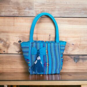 Borsa con bambola fatta su telaio