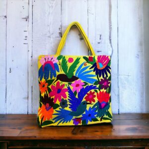 Shopper Jumbo gialla ricamata a mano