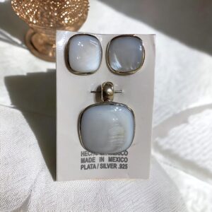 Set di orecchini e ciondolo in argento e conchiglia abalone bianca