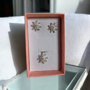 Orecchini e ciondolo fiori zircone