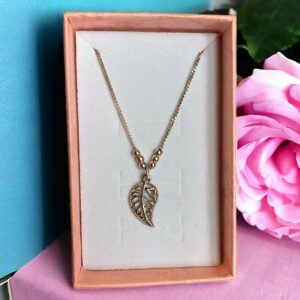 Collana con ciondolo di foglia in argento .925