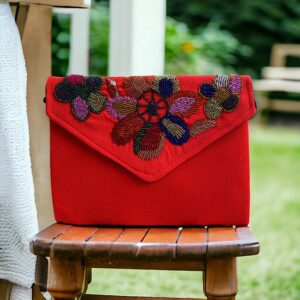 Pochette fatta a mano con perline ricamate