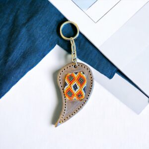 Portachiavi in pelle riciclata e canapa