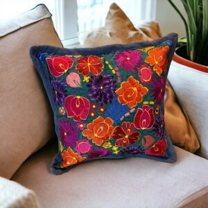 Cuscino Ricamato Con Filo Di Seta