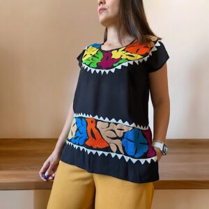 Maglia ricamata a mano