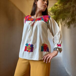 Maglia ricamata a mano