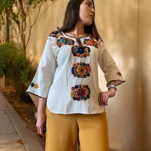 Maglia ricamata a mano