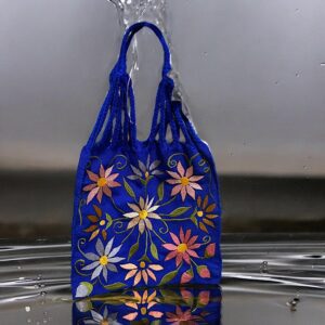 Tote bag ricamata fatta su telaio