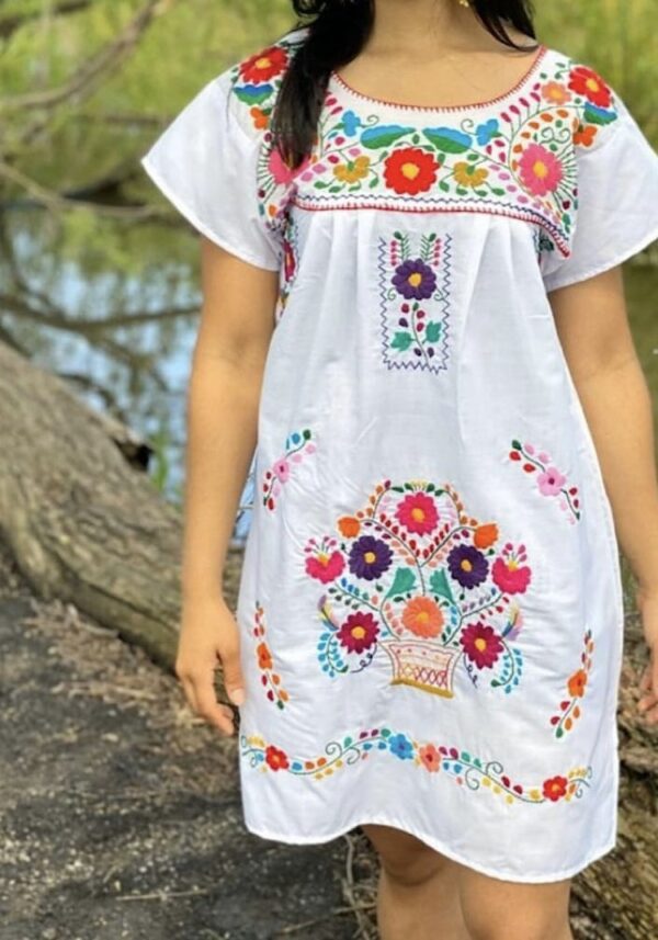 Vestito blu fatto e ricamato a mano - immagine 2