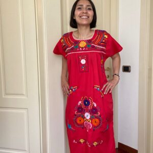Vestito rosso fatto e ricamato a mano