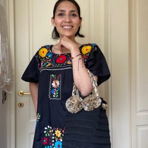 Vestito nero fatto e ricamato a mano