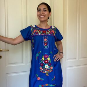 Vestito blu fatto e ricamato a mano