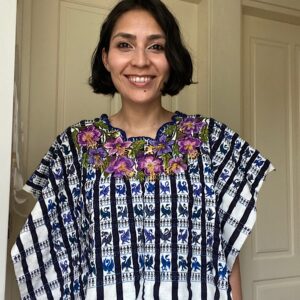 Huipil Artigianale su Telaio – Opera Unica di Tradizione e Maestria