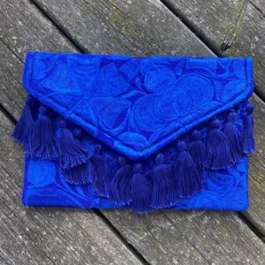 Pochette con ricami in filo di seta