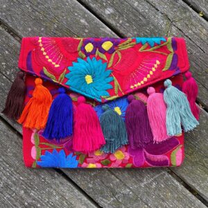 Pochette con ricami in filo di seta