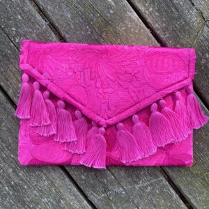 Pochette con ricami in filo di seta