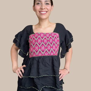 Maglia smanicata ricamata a mano