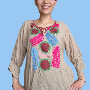 Maglia ricamata a mano