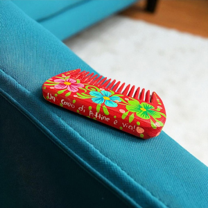 Pettine in legno dipinto a mano