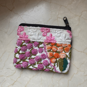 Portamonete ricamato a mano