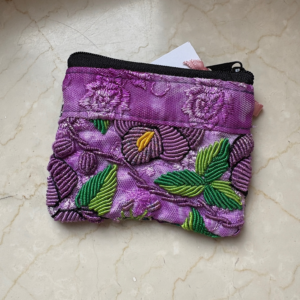 Portamonete ricamato a mano