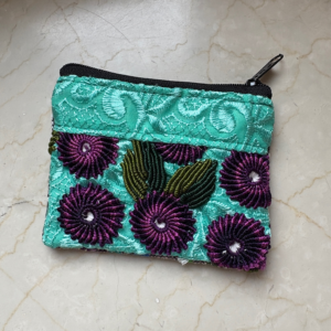 Portamonete ricamato a mano