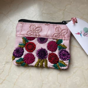 Portamonete ricamato a mano