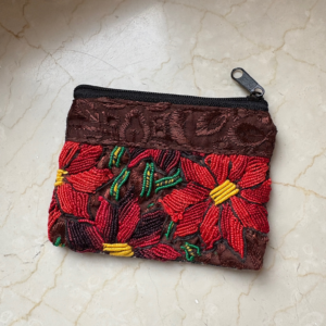 Portamonete ricamato a mano