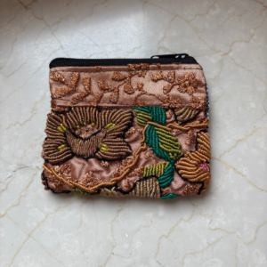 Portamonete ricamato a mano