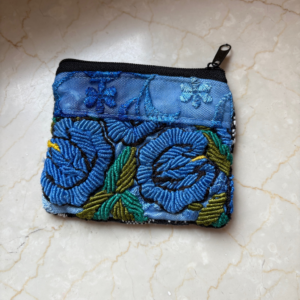 Portamonete ricamato a mano