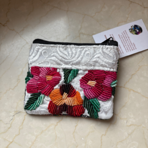 Portamonete ricamato a mano