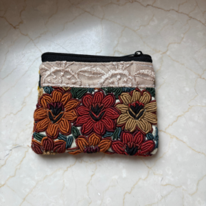 Portamonete ricamato a mano