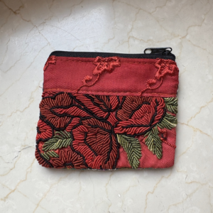 Portamonete ricamato a mano