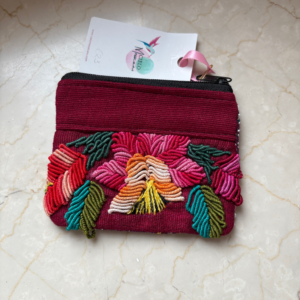 Portamonete ricamato a mano