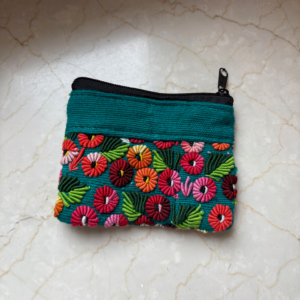 Portamonete ricamato a mano