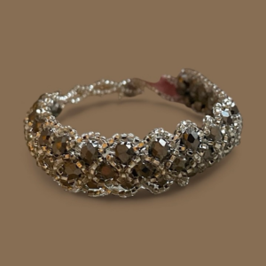 Bracciale in perline e cristalli fatto a mano