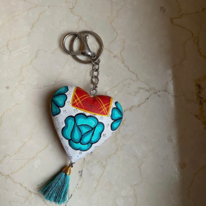 Portachiavi in legno fatto e dipinto a mano