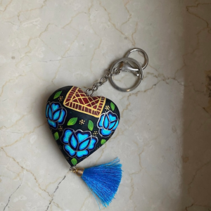 Portachiavi in legno fatto e dipinto a mano