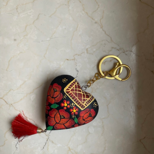 Portachiavi in legno fatto e dipinto a mano