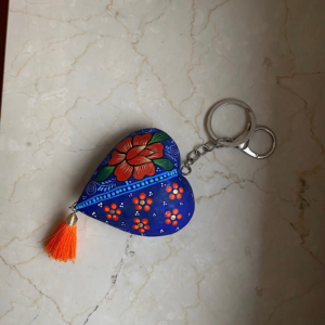 Portachiavi in legno fatto e dipinto a mano