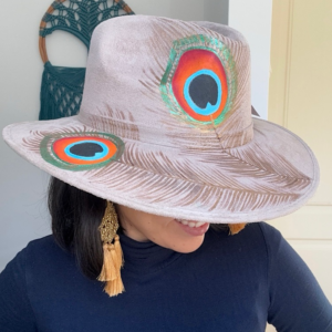 Cappello scamosciato dipinto a mano