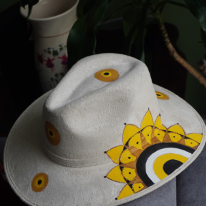 Cappello scamosciato dipinto a mano