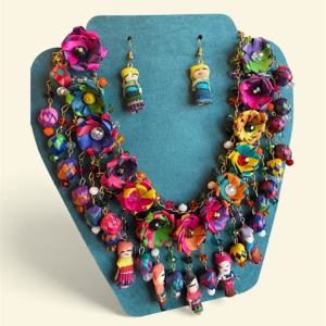 Collana e orecchini in paglia e cristalli