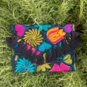 Pochette con ricami in filo di seta con tracolla rimovibile
