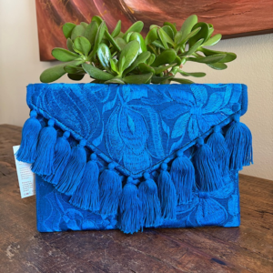 Pochette con ricami in filo di seta con tracolla rimovibile
