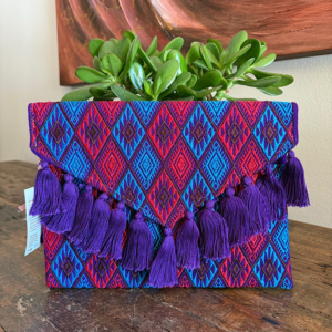 Pochette con ricami in filo di seta con tracolla rimovibile