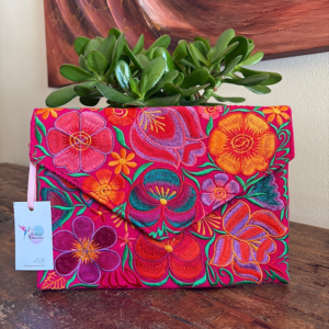 Pochette con ricami in filo di seta con tracolla rimovibile