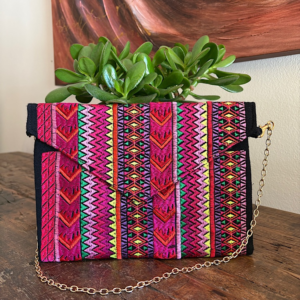 Pochette con ricami in filo di seta con tracolla rimovibile