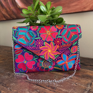 Pochette con ricami in filo di seta con tracolla rimovibile
