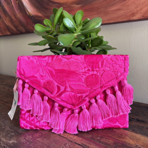 Pochette con ricami in filo di seta con tracolla rimovibile